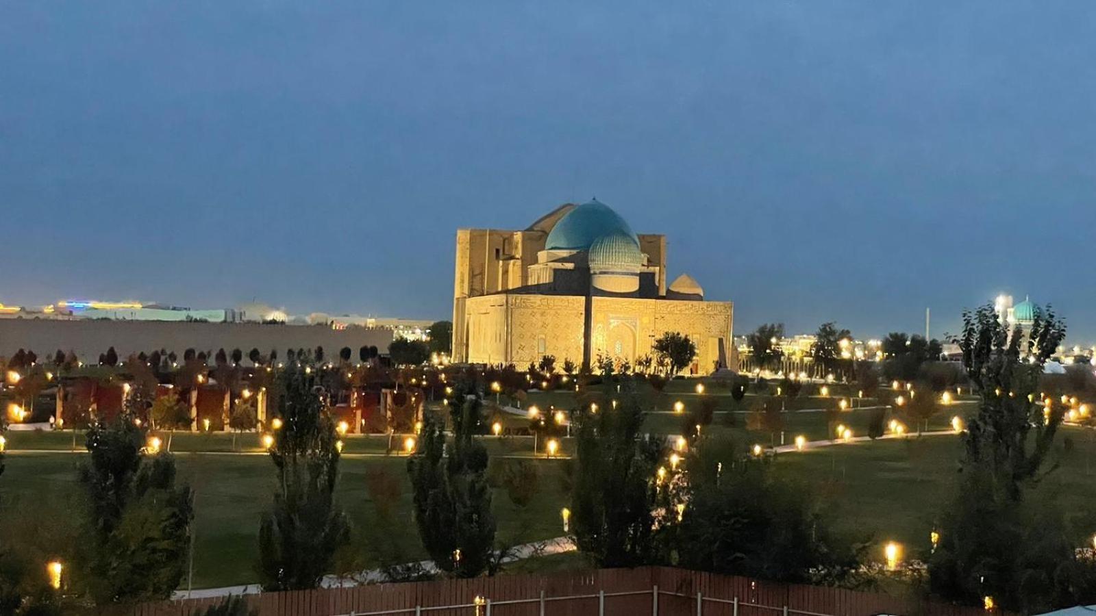 Yassy Hotel, Turkistan المظهر الخارجي الصورة